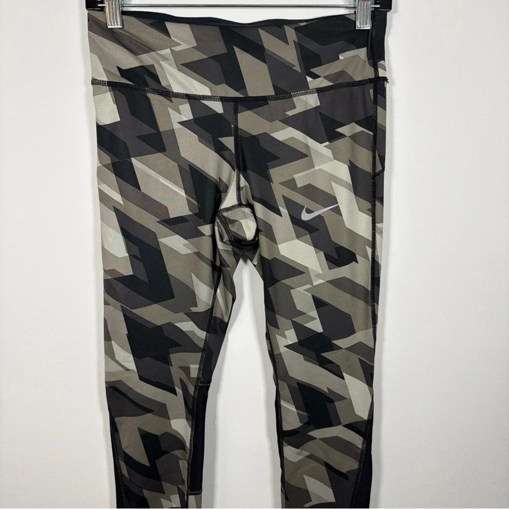 Nike dynamic leggings